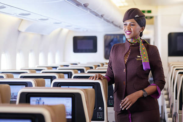 阿提哈德航空a380经济舱在商务舱,旅客将体验到阿提哈德航空与阿玛尼