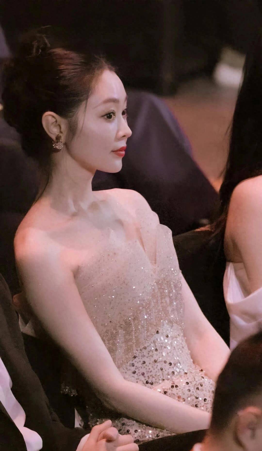 宋轶:优雅大方 - 大山娱乐八卦