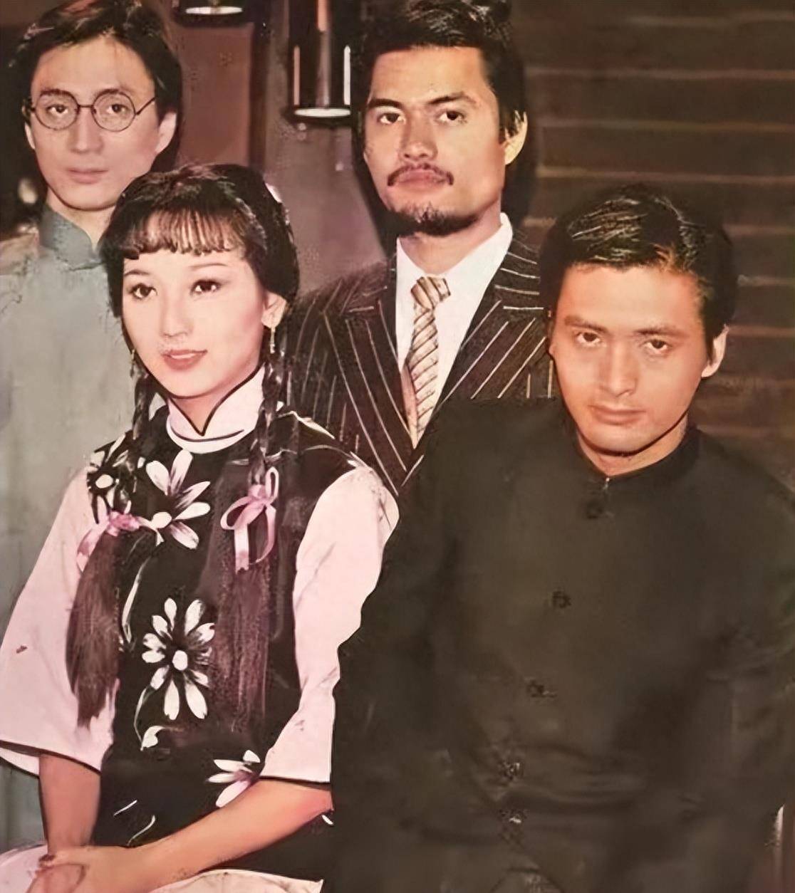 最开始是赵雅芝的老公黄医生非常分开地在记者面前公开了黄元申写给