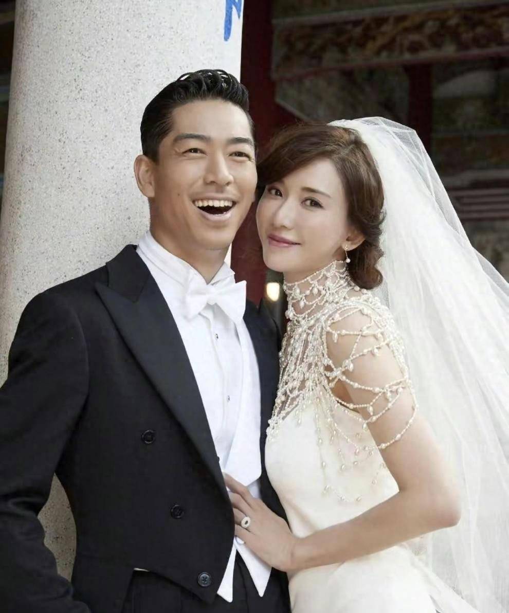 林志玲和林心如晒近照,不被看好的他们却守着最平稳的幸福_霍建华