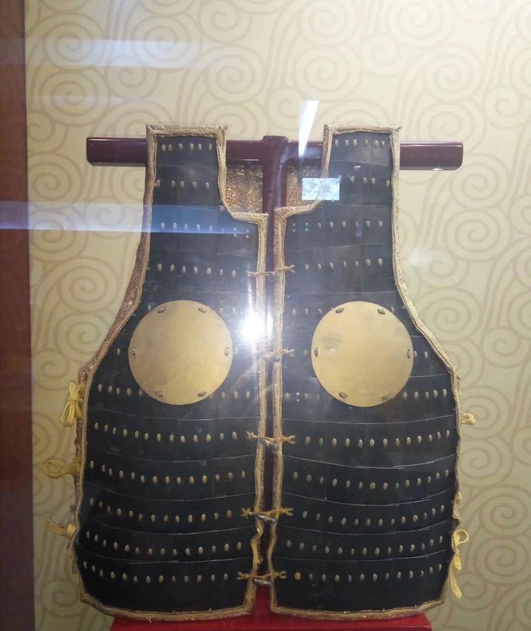 明代盔甲形制到底如何,看看《大明会典》中的相关记载_明甲_布面_表面