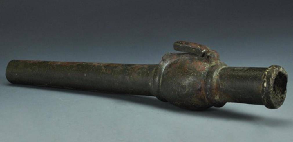 中国出土的各式各样的火铳火枪:也叫"突火枪",宋代
