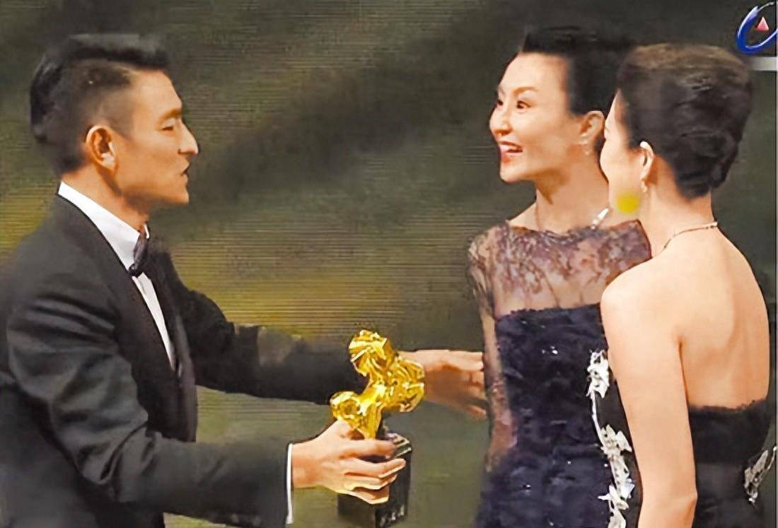 张曼玉拒绝给章子怡颁奖,有人说"不要脸"_王力宏_陈道明_周润发