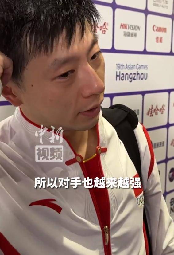 中国男乒人均i人,王楚钦:跟龙哥一样!樊振东选择贴墙路过!