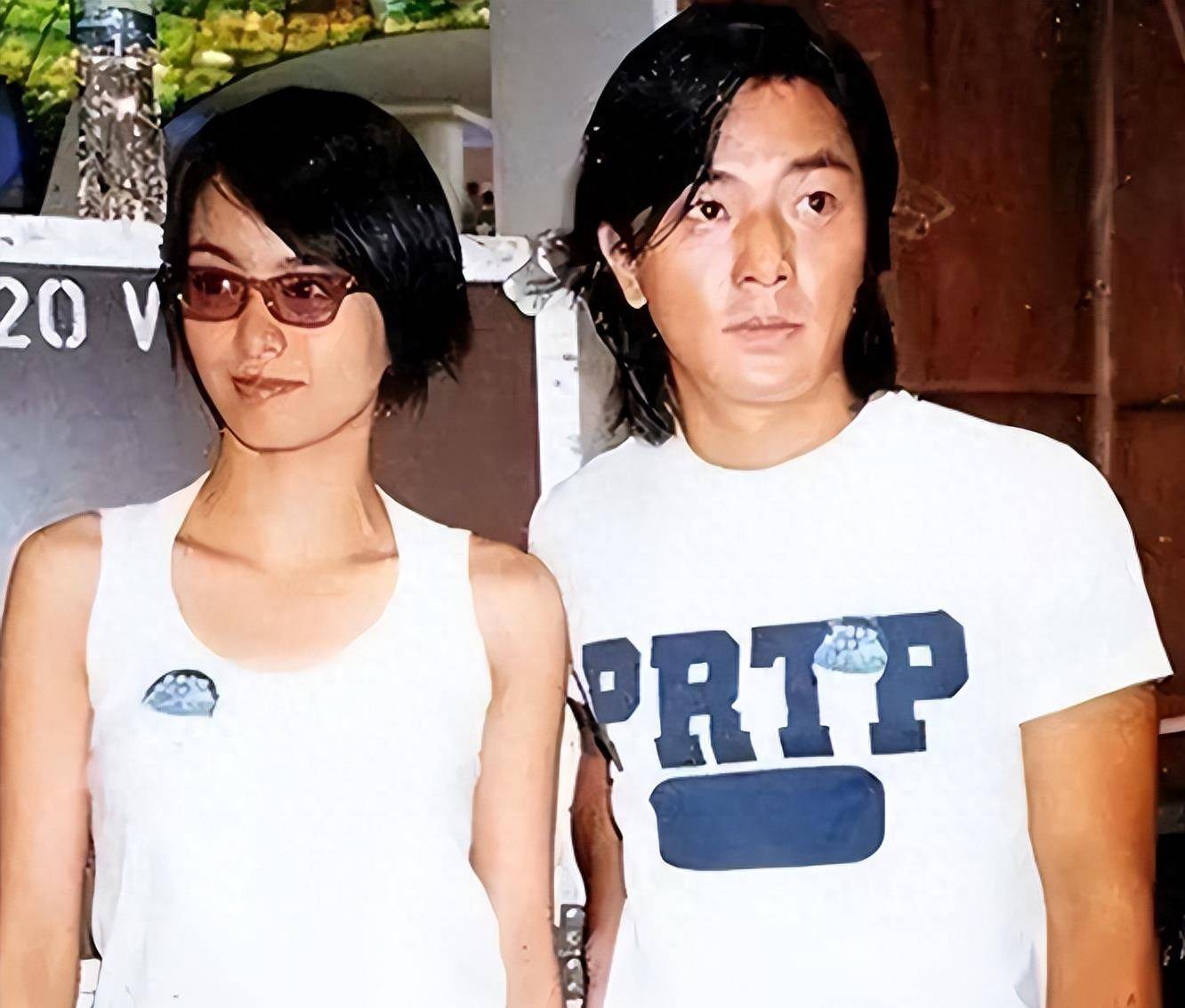 55岁郑伊健在日本被偶遇,t恤起球满是褶皱,生活拮据惹争议_蒙嘉慧