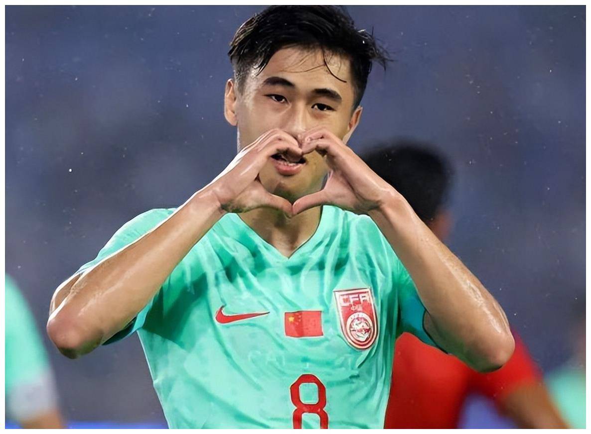 亚运国足戴伟浚三观正 找老婆不找网红美女 就找跟他一起干事业女人