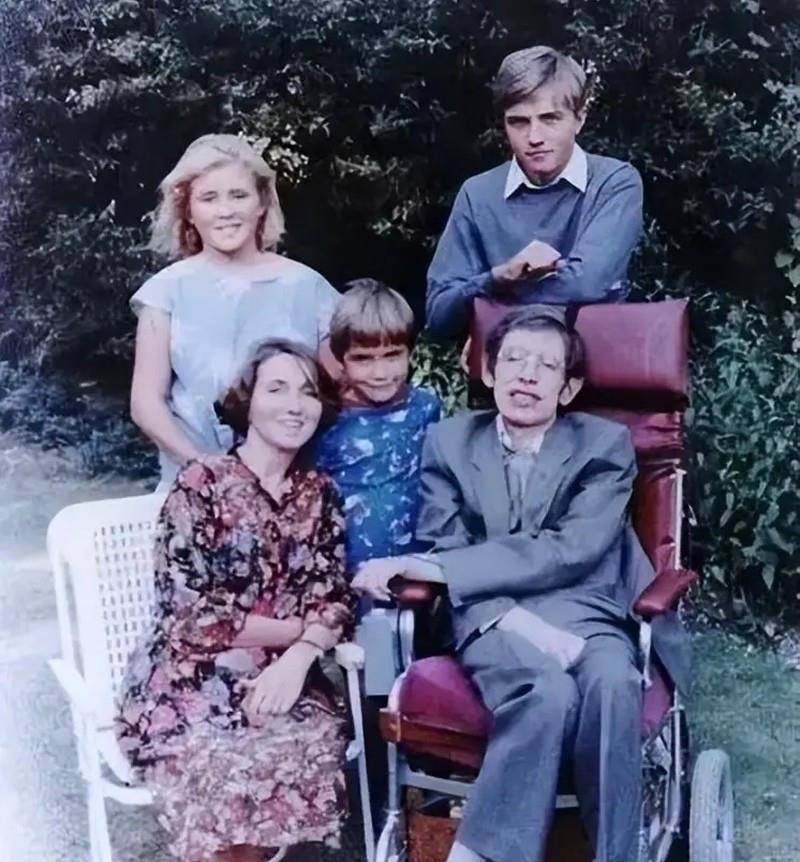 知霍金患病仍坚持结婚,照顾霍金26年却输给一名护士_怀尔德_医生_未来