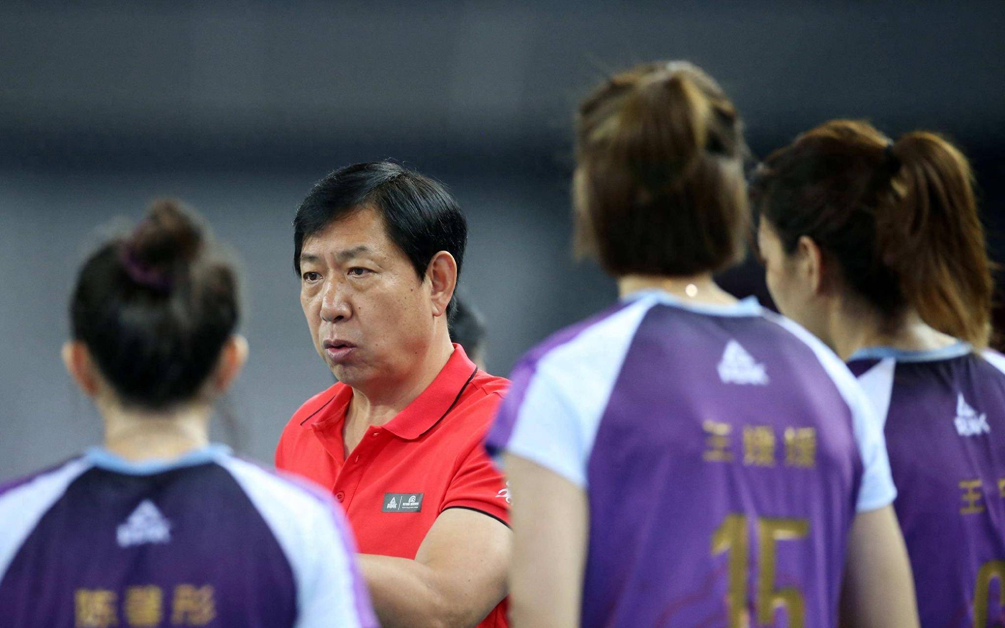 中国排球协会邀请了名帅王宝泉加入女排亚运队专家团,以提高国内教练