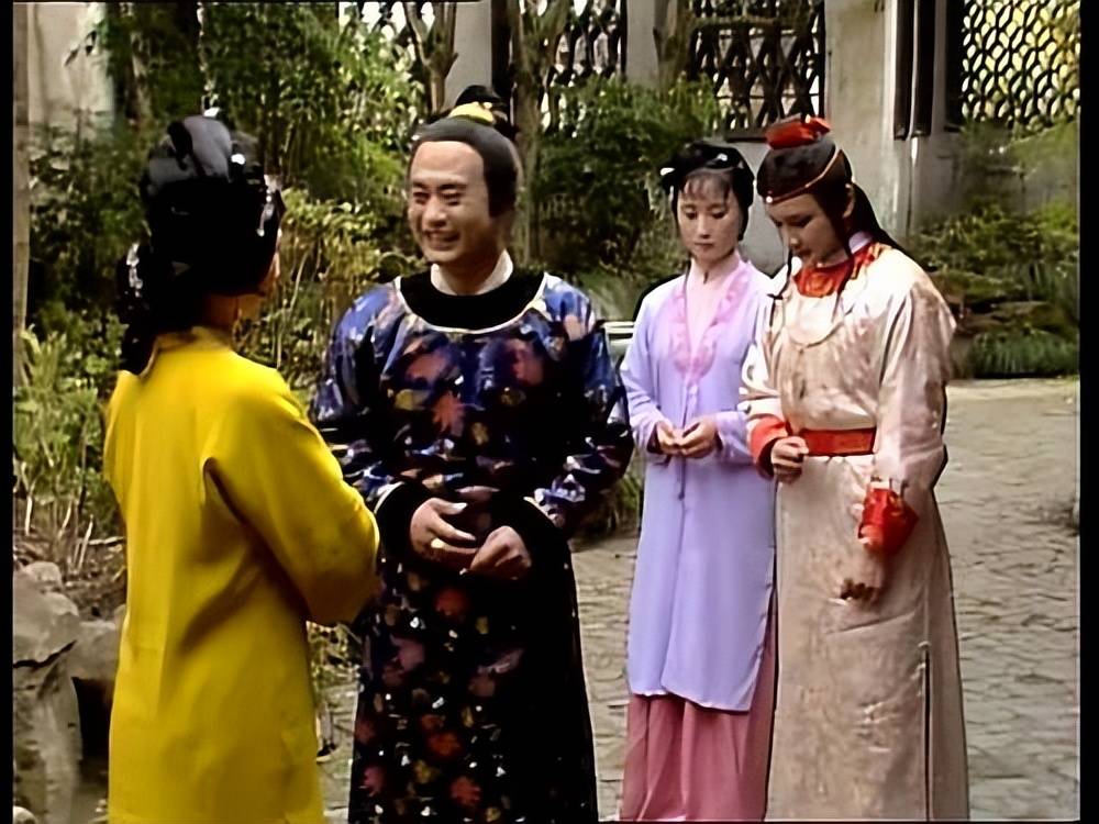 红楼梦最恐怖的一幕,是薛家急着去夏家提亲,侥幸摘花者浮出水面_薛蟠