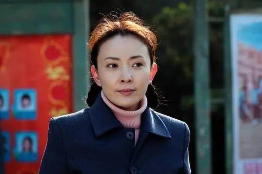 刘威葳:为上大学才考北电,38岁嫁圈外富商,47岁依旧优雅美丽_刘威崴