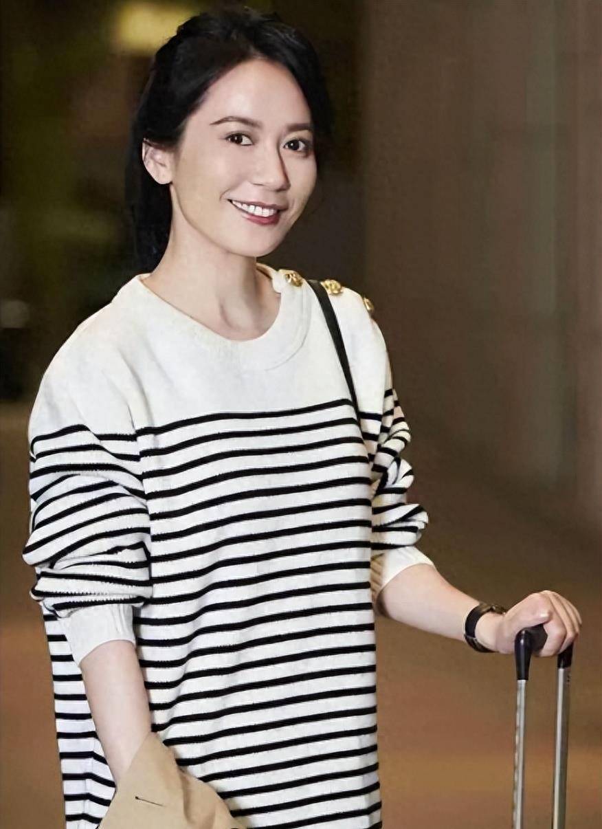 俞飞鸿被曝亲生儿子已经30岁,男友身份特殊真不能娶她!