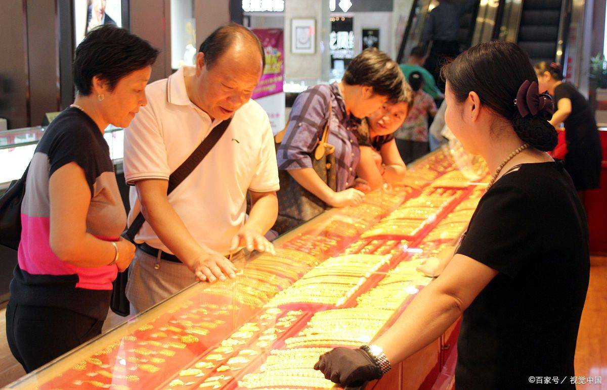 银行里买的正规金条，怎么回收时推三阻四，工作人员说出真相_搜狐网