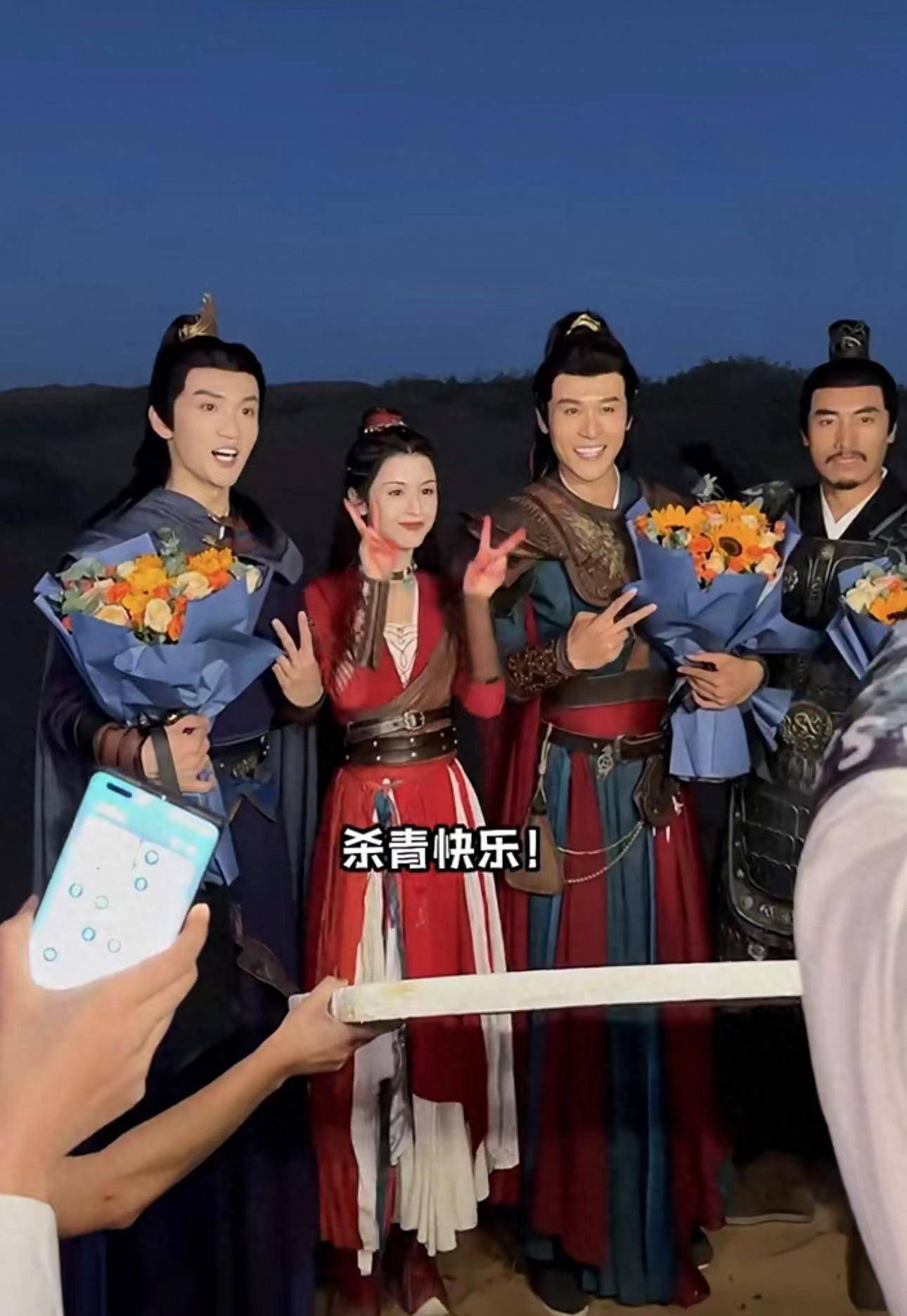 眼神直勾勾还拍情侣照女方曾与张继科传绯闻