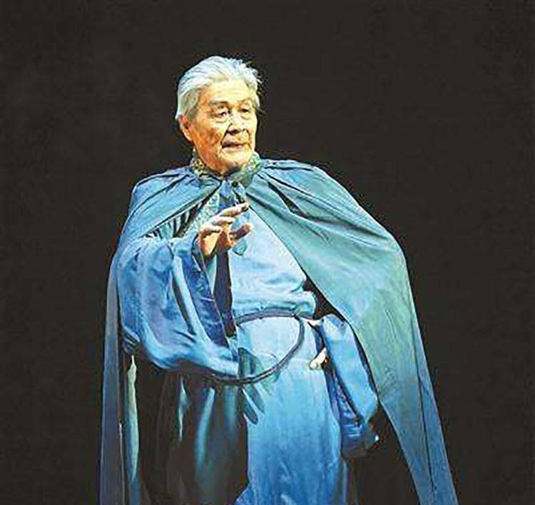 剧照丰富人民生活,巩固艺术魅力除了在话剧行业作出突出贡献外,蓝天野