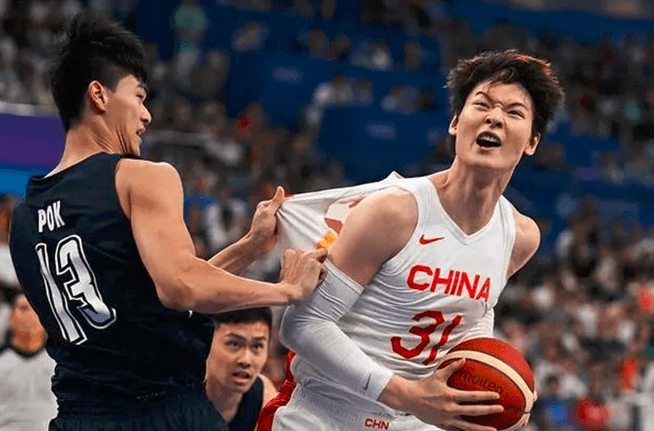 乔帅选人也有问题,选来的都是粗大个,如果阵内有姜伟泽,林葳或是徐杰