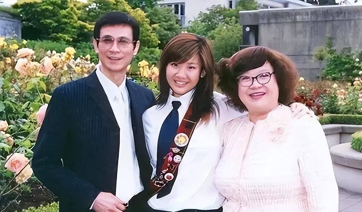 现任妻子回应:秋哥心情未平复,遗产给生母_郑安_卢慧茹_母亲