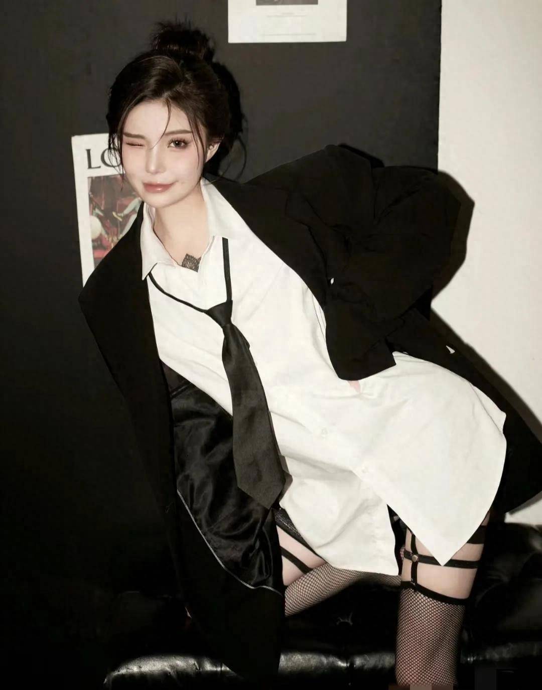 黑丝西装迷人成熟的风格_黑色_女性_气质