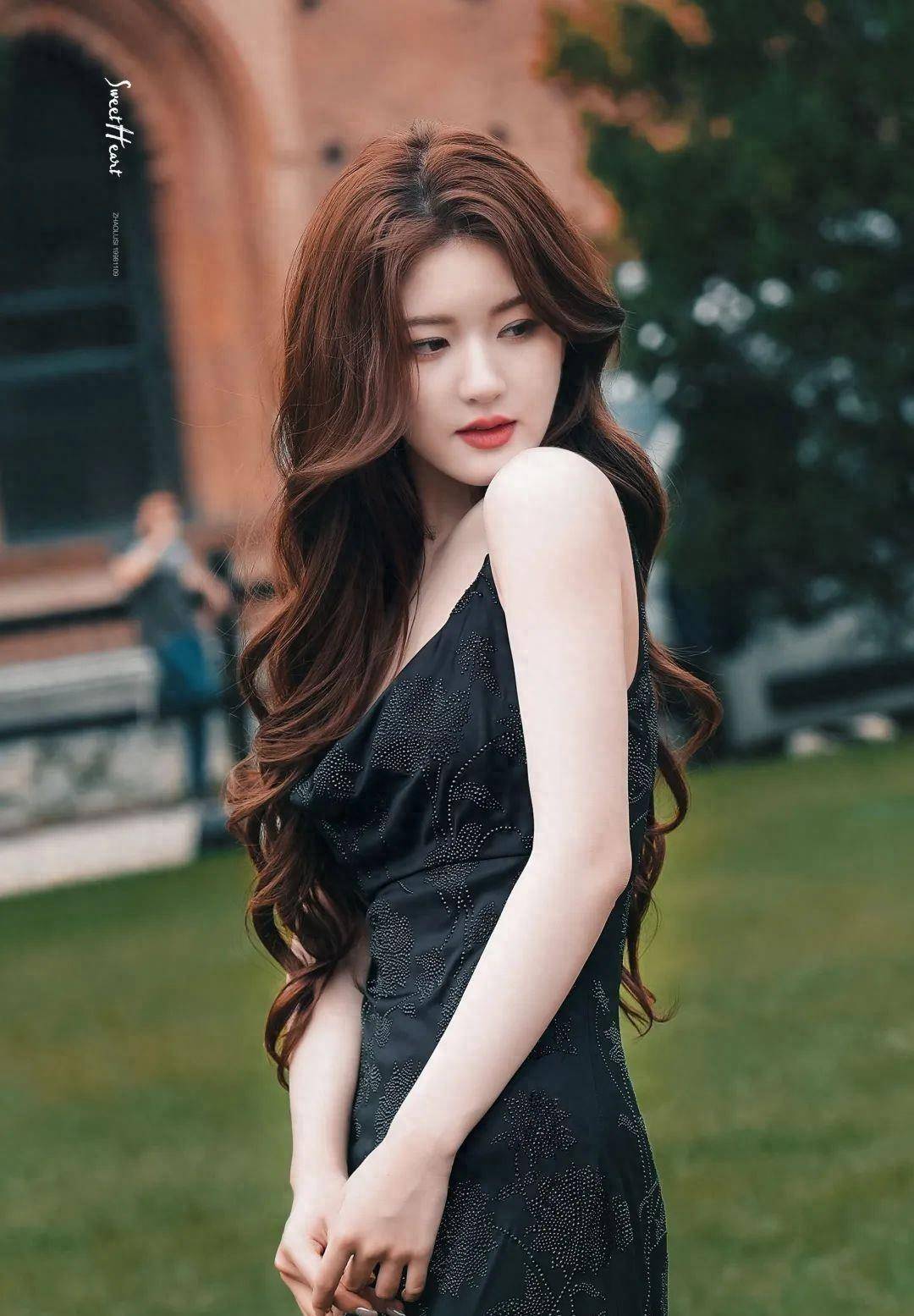 赵露思性感绝色的形象,明亮感性的性格,甜美可爱的脸蛋_裙子_面料