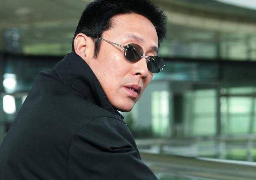 而他参演的《庆余年》,也是一部爆款高分剧,陈道明老师的演技毋庸置疑