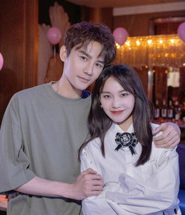 陈学冬为张佳宁大方庆生并合影,造型酷似情侣装,王凯惊喜现身_生日