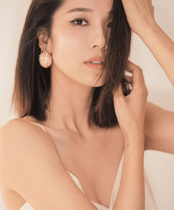 总之,李亚男是一位备受尊敬和实力非凡的女演员.