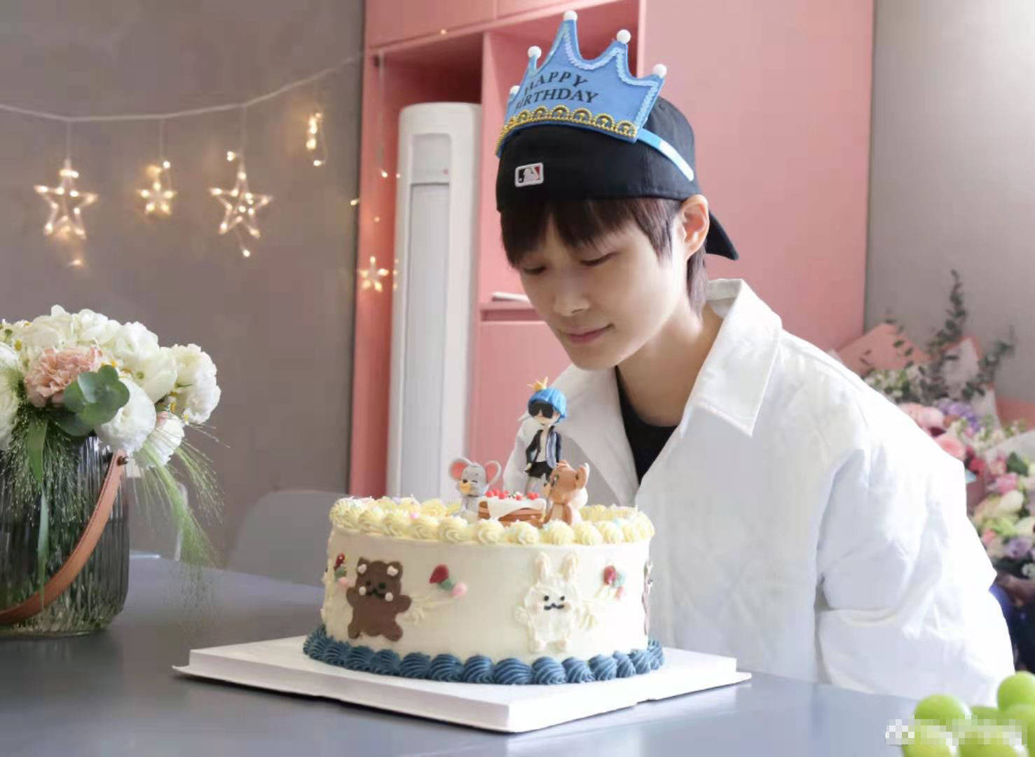 李宇春晒独特生日庆生礼 别出心裁的祝福让人"酒不醉而人自醉"_卡通