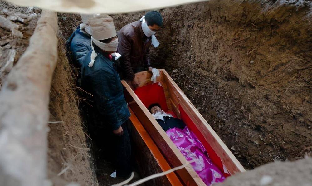 风俗_死者_人们