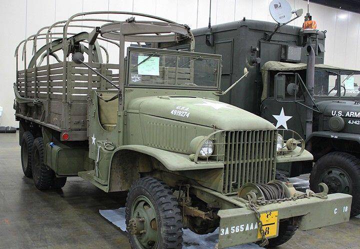 巴顿将军里面住,二战美军生产的gmc军卡,载货拉人两不误(一)_卡车