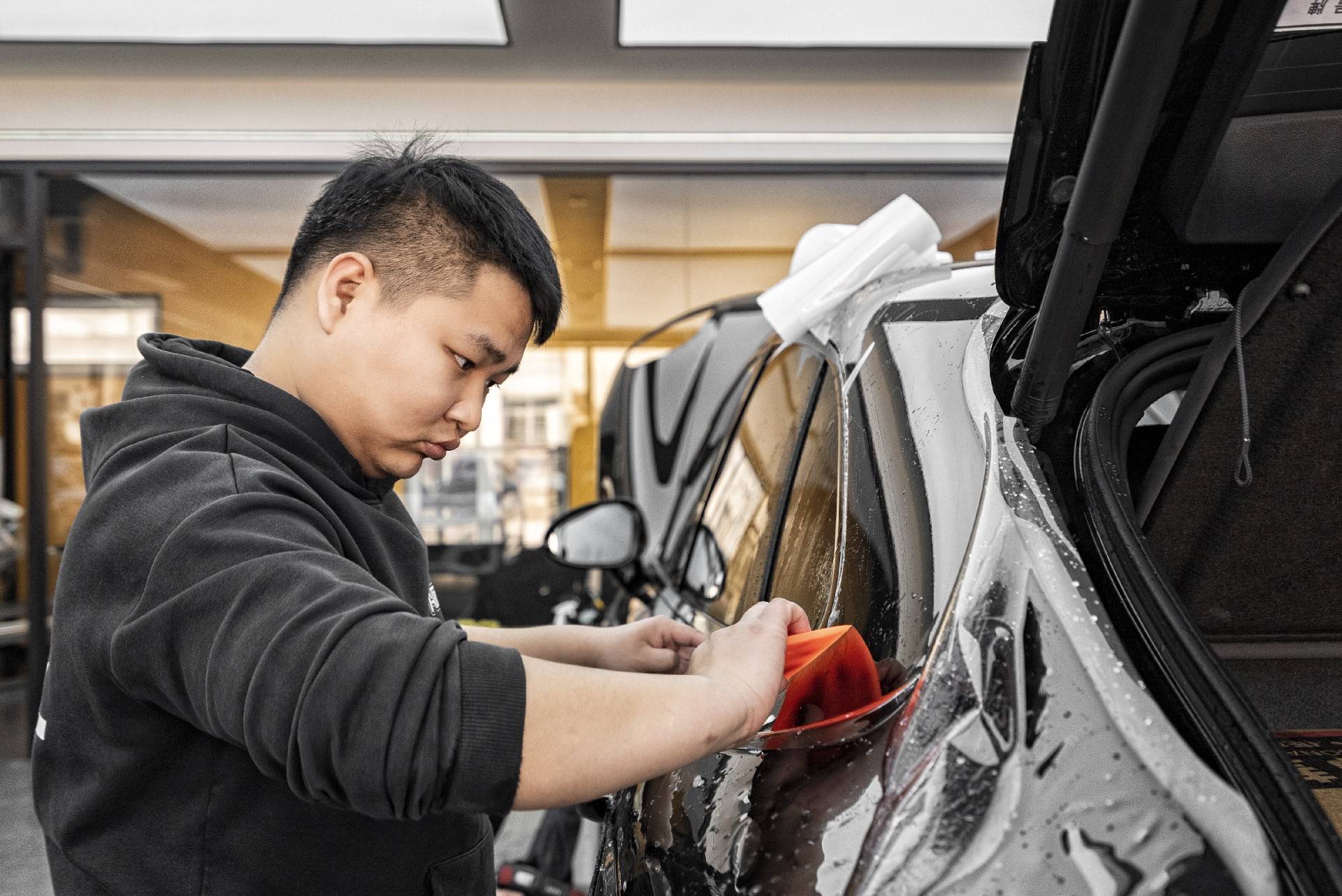 拥有了1000左右家合作门店,目前在售的隐形车衣主要有ares/protex系列