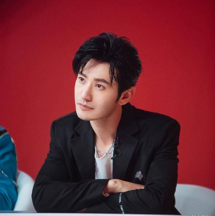 只要有黄晓明出现,李菲儿的镜头也就没了_节目_姐姐_时候