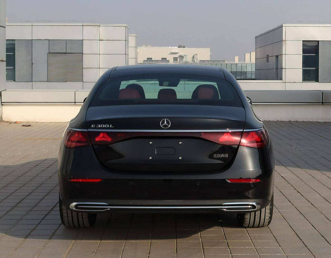 轴距比海外版车型加长133mm 国产全新奔驰e级长轴距轿车将于10月16日