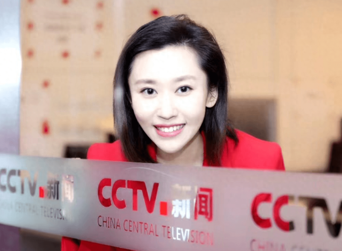 穿旗袍气质古典,长相不输董卿_音棋_传统_造型