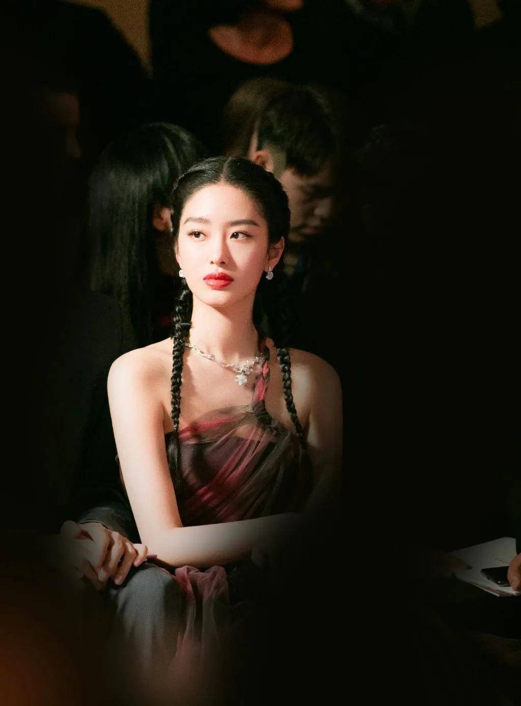 她应该是最欲的冯女郎了!_杨采钰_女子_气质
