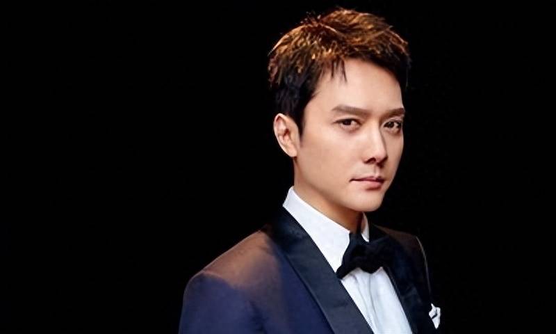 仅仅一年冯绍峰就出演了《男才女貌》崭露锋芒.