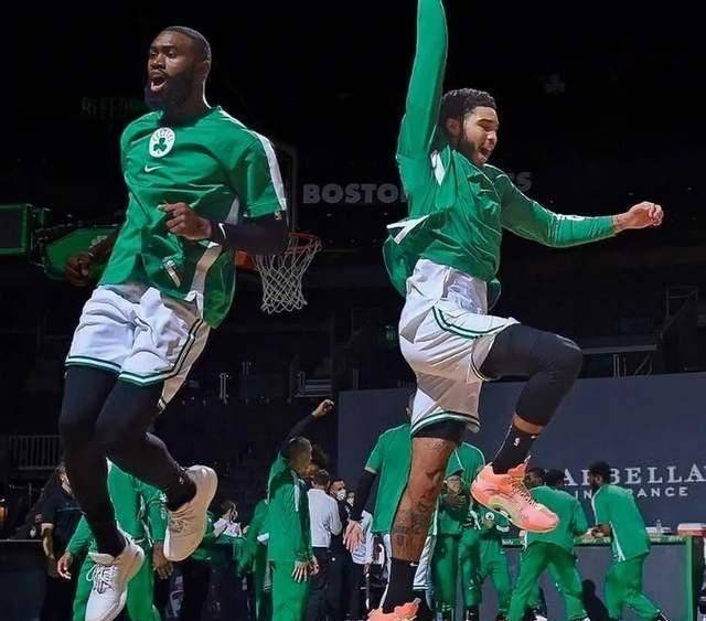 塔图姆:现役nba小前锋詹姆斯跟杜兰特独一档,我还不够资格_比赛_球员