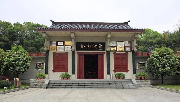 牛人闻一多:10岁就上上小学,13岁时考进清华_演讲_先生_祖国