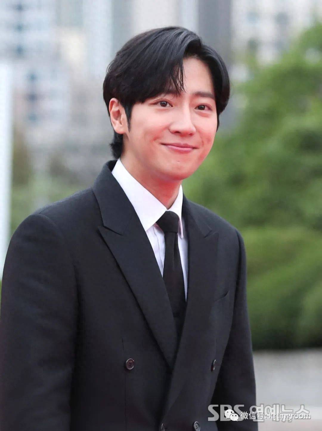 韩知名男演员官宣婚讯，曾上韩版跑男人气飙升_搜狐网