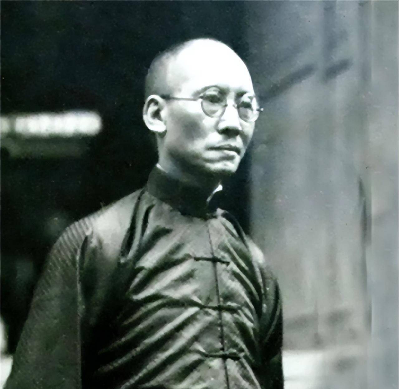 1946年孔令俊穿女装去公园游玩,遭龙云儿子调戏,引发