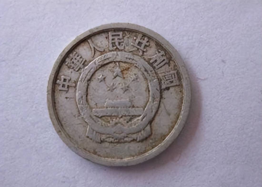 自1949年人民币首发之际,硬币作为其中重要的组成部分,其设计和铸造