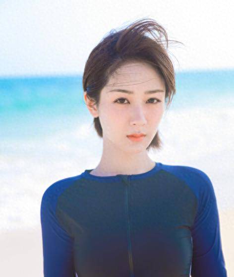 杨紫回应恋情绯闻,自称是单身女强人,追她的男人她都看不上_张艺兴