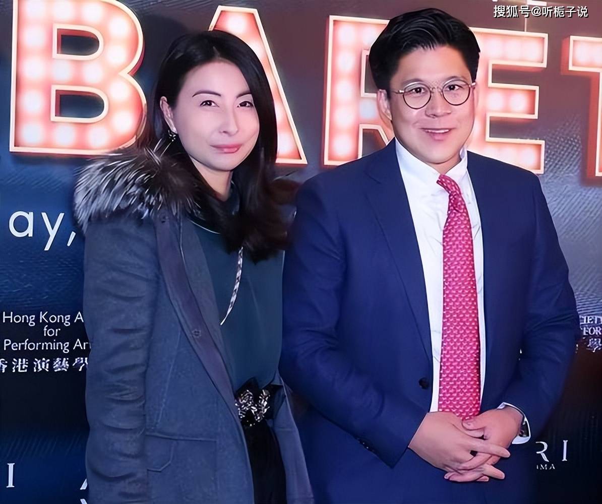 霍启刚提前为郭晶晶庆生!