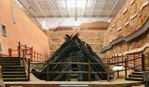 一林场人员在植树造林时,发现奇怪的夯土层,引发旷世大地震_允常_古墓