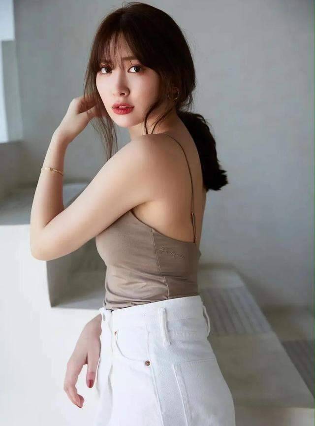 35岁小嶋阳菜,身材挺拔着实性感!_小岛阳菜_全世界_情感