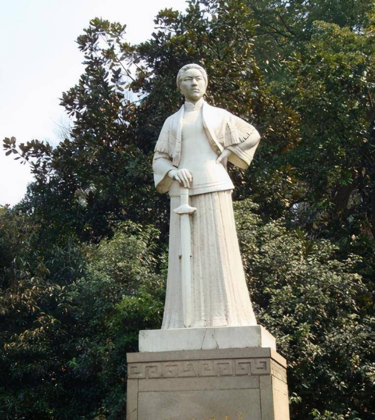 秋瑾就义前提出三个条件,李钟岳准了两个,为何第一个死活不同意_政府