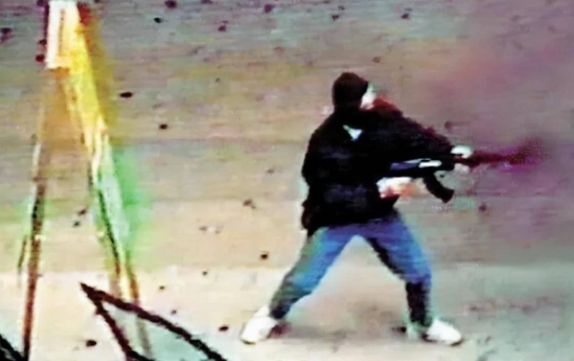 最嚣张的贼王叶继欢,手持ak与警方对战,晚年却活在无尽懊悔中_香港