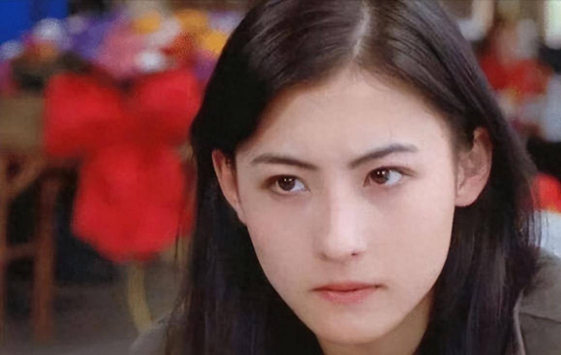 大家都不会陌生,就是小林青霞,小林青霞凭借着《喜剧之王》中柳飘飘的