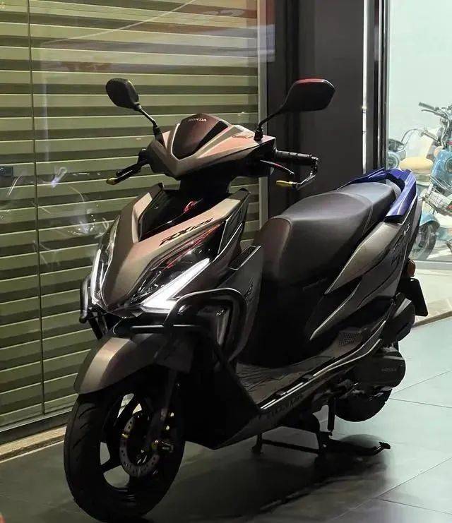 超值神车裂行125,起售价不到1万,颜值与性能的完美结合!