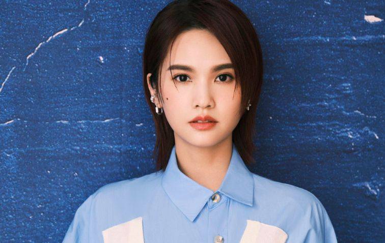 杨丞琳素颜照与lisa的神似程度惊呆网友,这是姐妹还是复制粘贴?