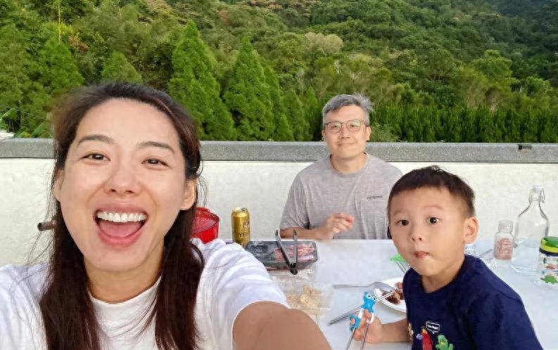 控诉老公,嫁入豪门自己带娃,孩子生病男方根本不管_林可彤_丈夫_儿子