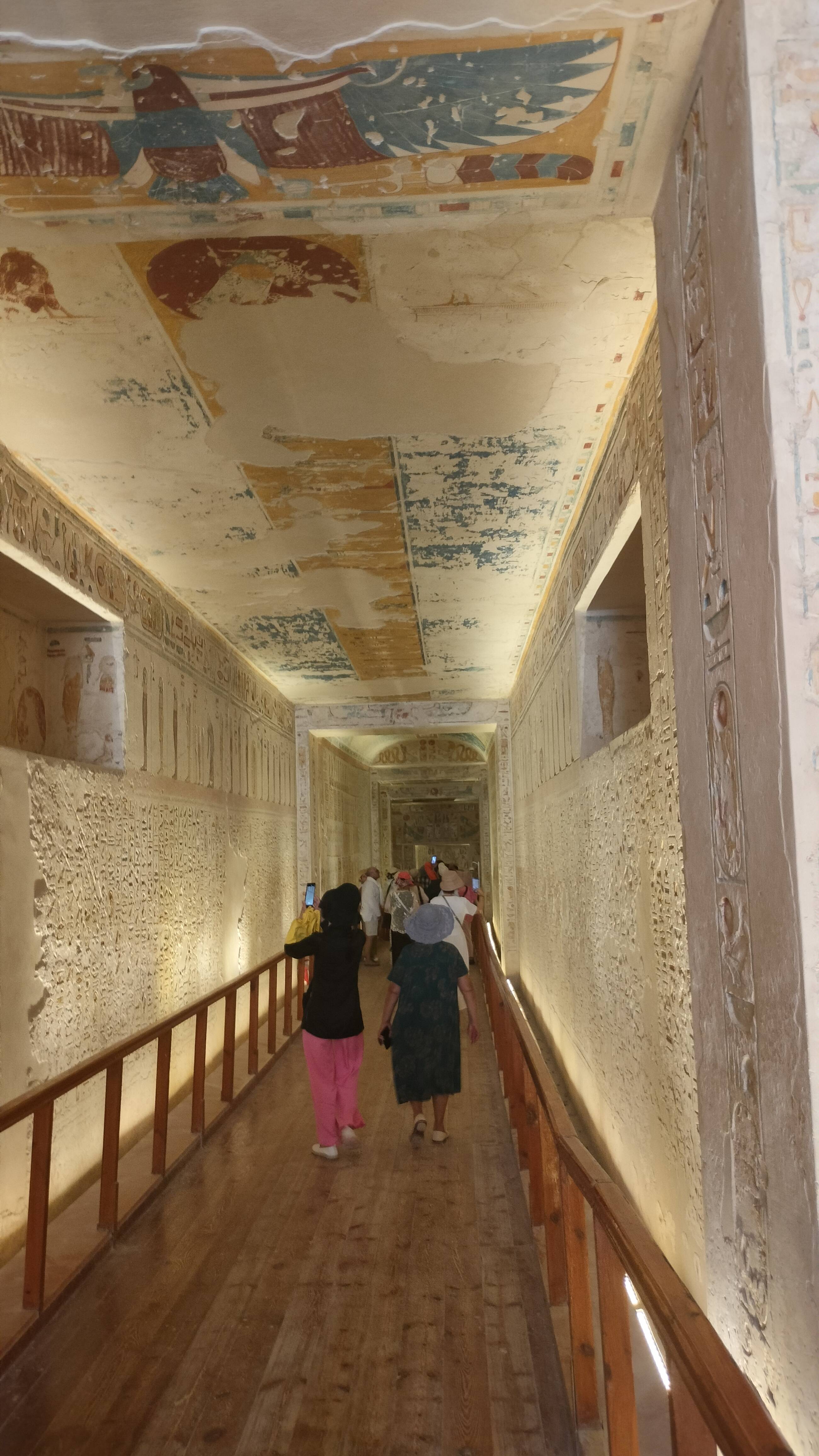 它是古埃及18到20王朝时期法老和贵族的主要陵墓区,埋藏着古埃及六十